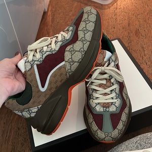 Lightly worn 10.5 men’s gucci sneaker